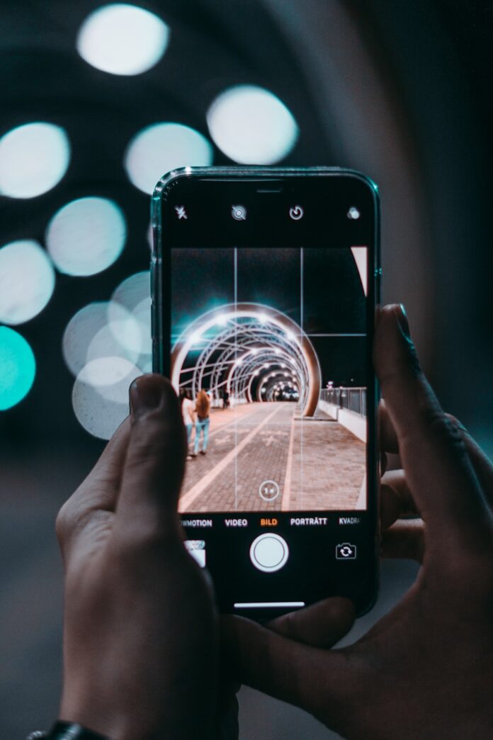 Photo "How AI is Enhancing User Experience in Mobile Apps"