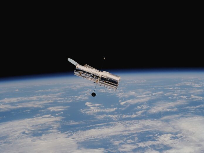 image-58 Photo Satellite orbiting